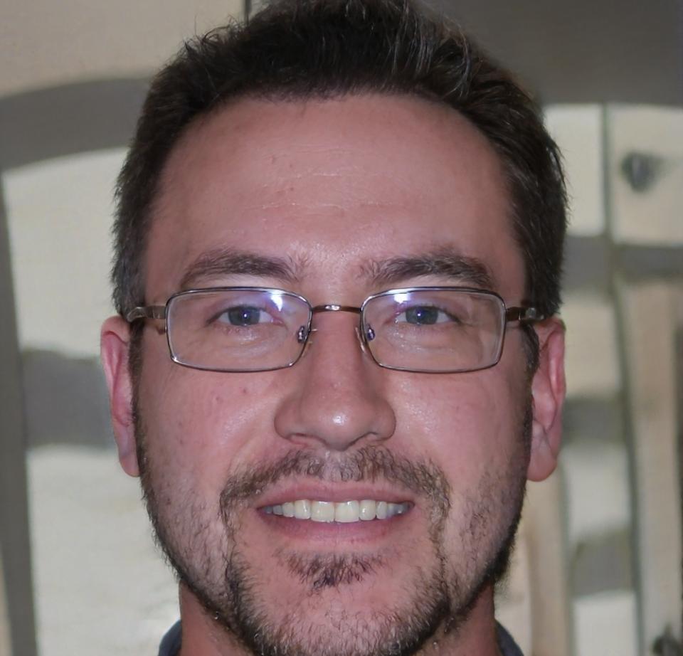 Instructor experto en estados financieros y análisis colaborativo